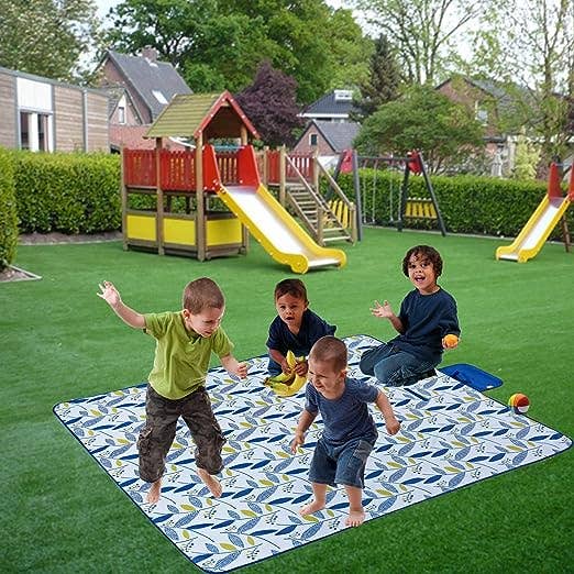 Shore Bliss: Sand-Proof Beach Mats for the Whole Family - Unfold the Fun